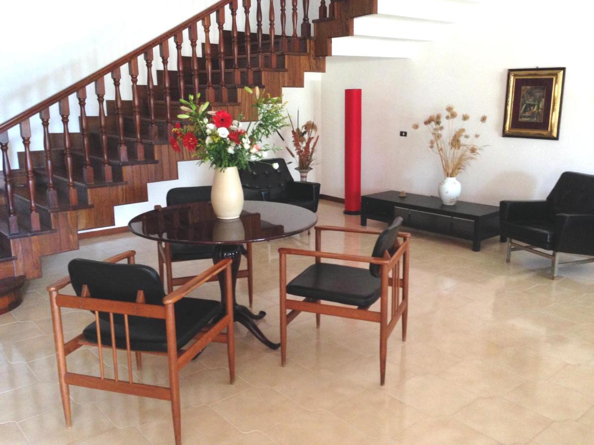 B&B Hollywood Olivadi Esterno foto